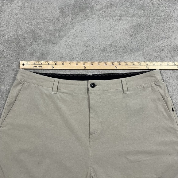 Vuori Aim Shorts Mens 38 Beige V368 Chino Golf Stretch Lightweight Performance - Picture 2 of 14